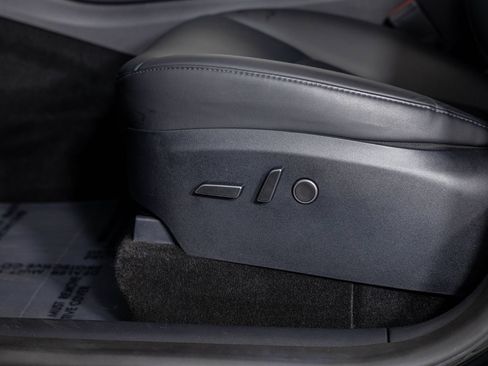 Used 2024 Tesla Model Y AWD image 17