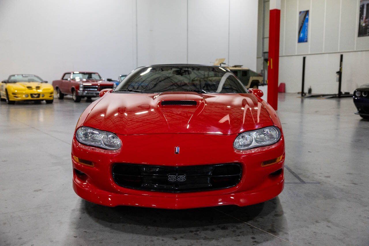 Used 2002 Chevrolet Camaro Z28 w/ SS Performance/Appearance Pkg RWD image 9
