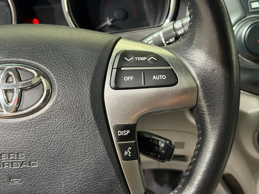 Used 2013 Toyota Highlander Limited AWD/4WD image 27