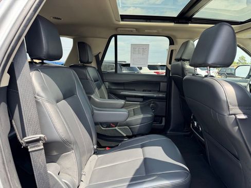 Used 2024 Ford Expedition XLT AWD/4WD image 38