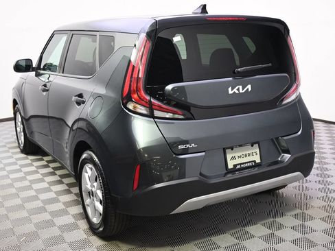Used 2025 Kia Soul LX w/ LX Technology Package FWD image 4