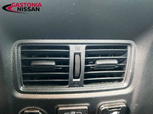 Used 2024 Nissan Titan SV w/ SV Convenience Package image 33