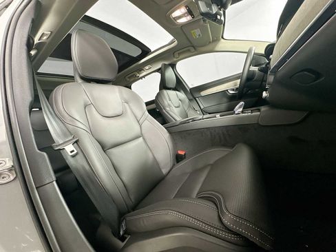 Used 2025 Volvo V90 B6 Cross Country Ultra w/ Climate Package image 26