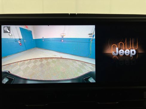 Used 2025 Jeep Gladiator Sport image 23