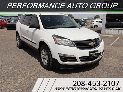 Used 2017 Chevrolet Traverse LS FWD image 1