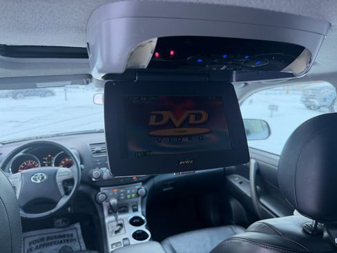 Used 2010 Toyota Highlander SE image 16