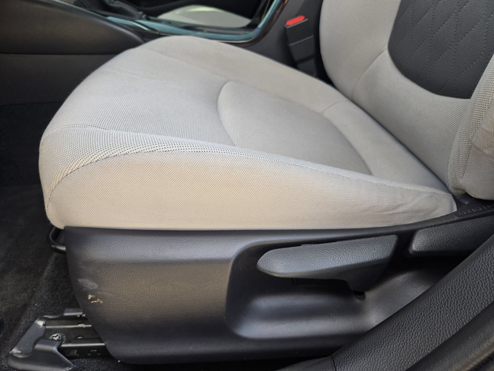 Used 2022 Toyota Corolla LE FWD image 23