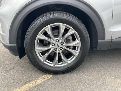 Used 2022 Ford Explorer XLT w/ Equipment Group 202A image 23