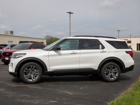 New 2026 Ford Explorer Active w/ Active Comfort Package AWD/4WD image 4