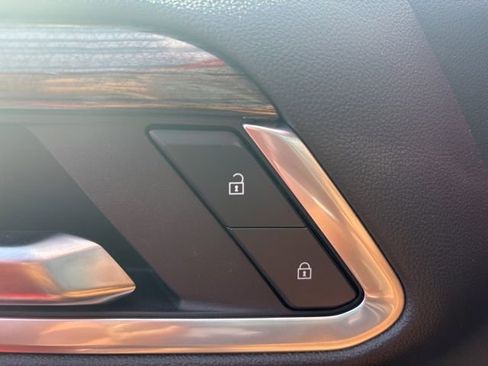 Used 2025 Chevrolet Silverado 1500 LT image 17