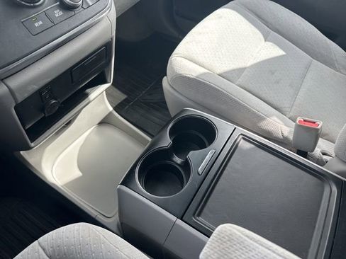 Used 2017 Toyota Sienna LE image 30