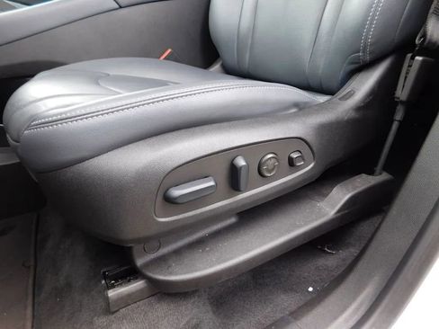 Used 2024 Buick Enclave Premium image 17