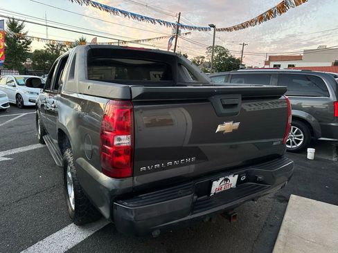 Used 2010 Chevrolet Avalanche LT w/ Luxury Package image 6