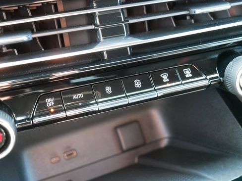 Certified 2026 Chevrolet Traverse RS image 31