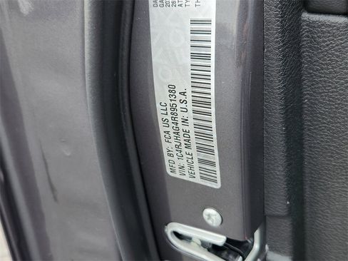 Used 2024 Jeep Grand Cherokee Altitude image 23