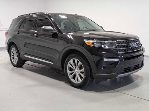 Used 2023 Ford Explorer XLT w/ Equipment Group 202A AWD/4WD image 6
