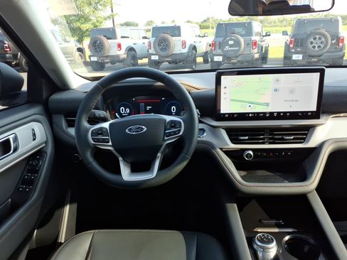 Certified 2025 Ford Explorer Active w/ Active Comfort Package AWD/4WD image 15