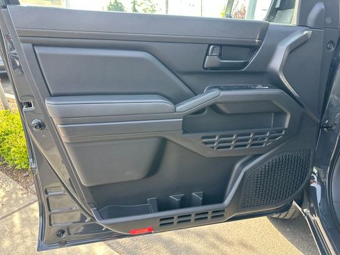 Certified 2025 Toyota Tacoma SR w/ SR Upgrade Package AWD/4WD image 11