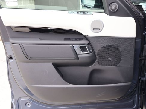 Certified 2025 Land Rover Discovery S AWD/4WD image 12