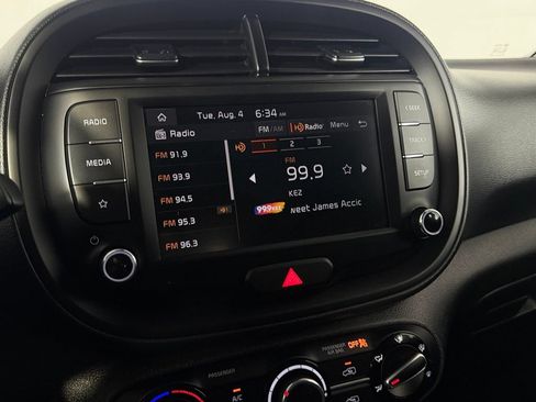 Used 2025 Kia Soul LX w/ LX Technology Package FWD image 17