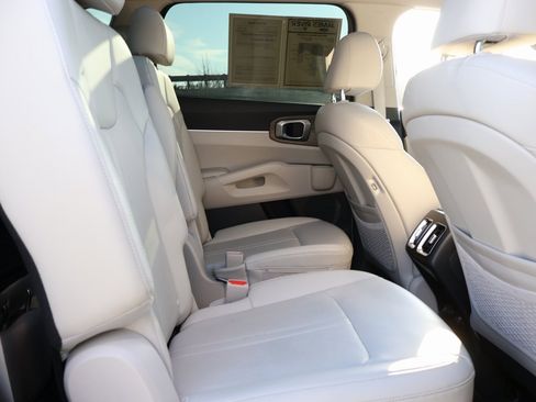 Used 2023 Kia Sorento X-Line EX image 12