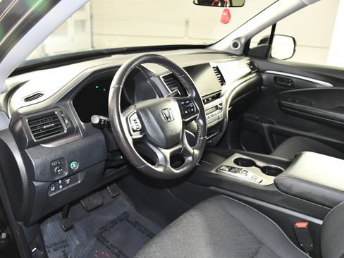 Certified 2025 Honda Ridgeline Sport image 2