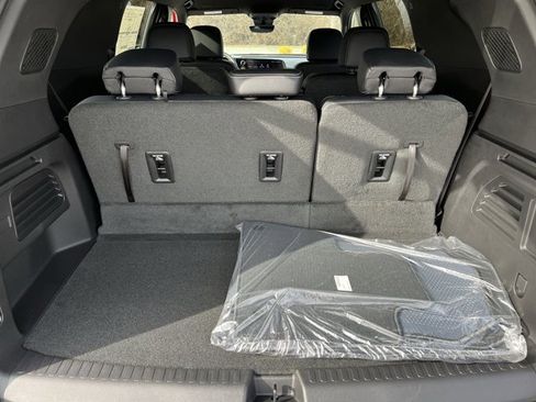 New 2026 Chevrolet Traverse LT w/ Driver Confidence Package FWD image 26