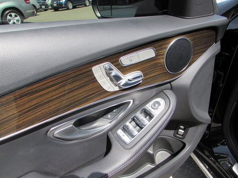 Used 2018 Mercedes-Benz C 300 Sedan image 11