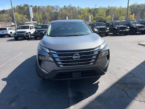 Used 2024 Nissan Rogue S image 2