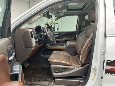 Used 2016 Chevrolet Silverado 2500 High Country w/ Duramax Plus Package image 3