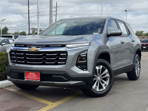 Used 2025 Chevrolet Equinox LT image 2