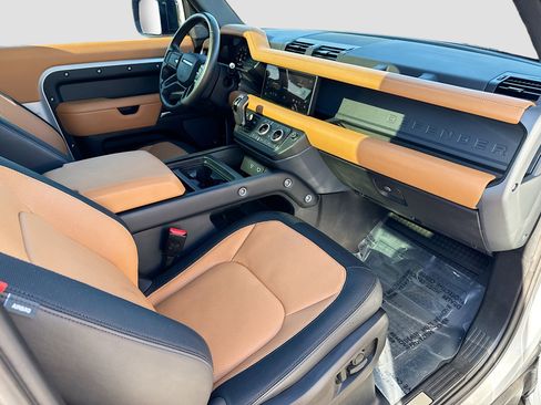 Used 2023 Land Rover Defender 90 X-Dynamic SE image 14