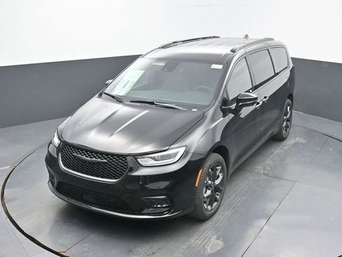 New 2026 Chrysler Pacifica Select w/ S Appearance Package image 44