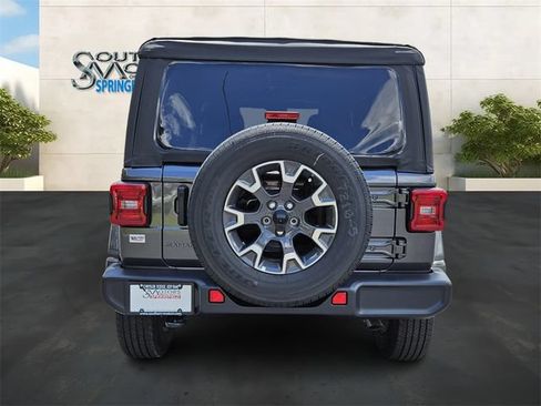 Used 2025 Jeep Wrangler Unlimited Sahara AWD/4WD image 4