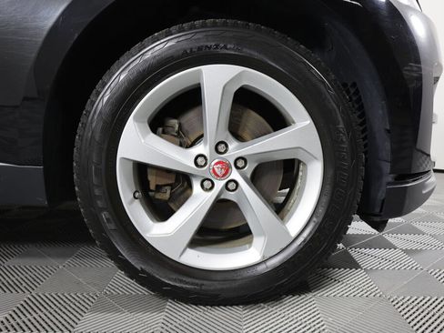 Used 2017 Jaguar F-PACE Premium image 6