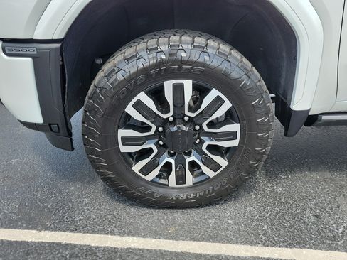 Used 2024 GMC Sierra 3500 Denali Ultimate AWD/4WD image 5