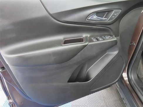 Used 2020 Chevrolet Equinox LT FWD image 14
