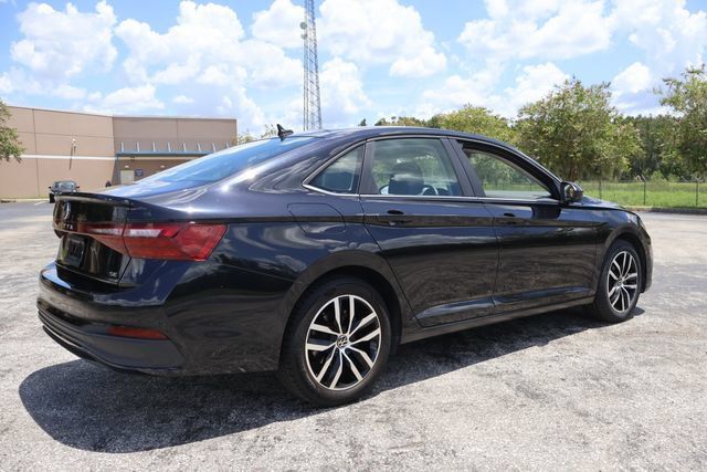Certified 2025 Volkswagen Jetta SE FWD image 8