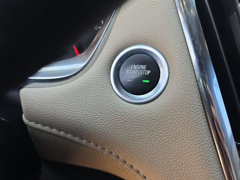Used 2023 Chevrolet Traverse Premier FWD image 16
