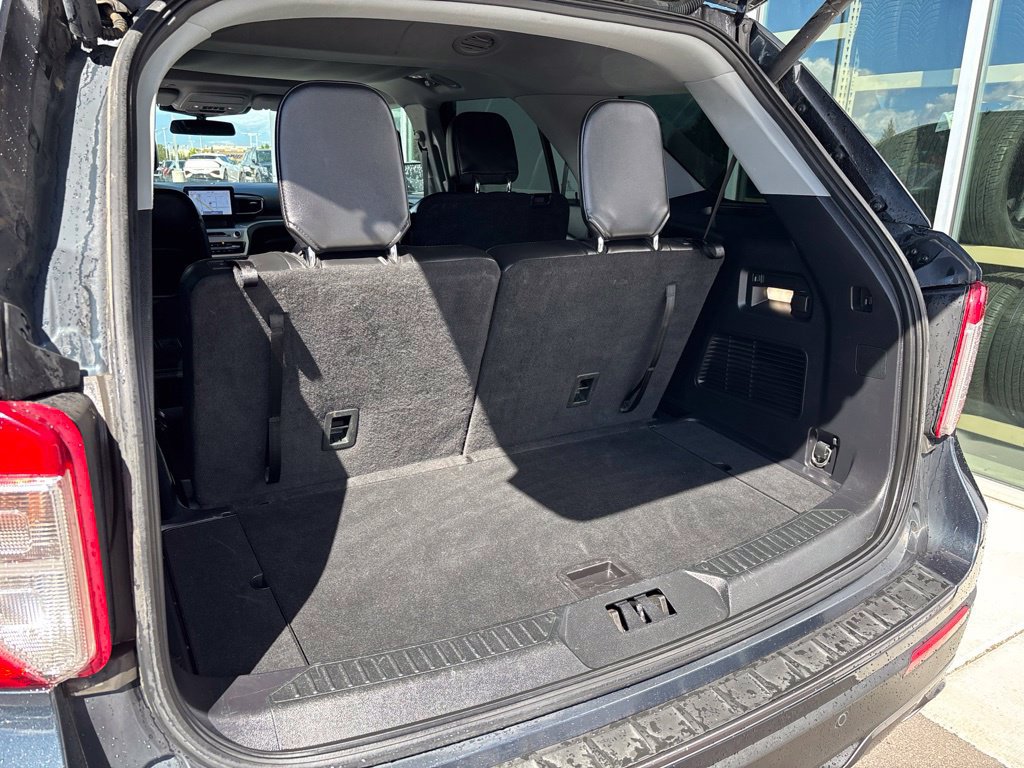 Used 2022 Ford Explorer XLT w/ Equipment Group 202A AWD/4WD image 17