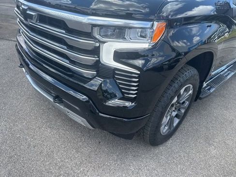 New 2026 Chevrolet Silverado 1500 High Country w/ LPO, Dark Essentials Package AWD/4WD image 9