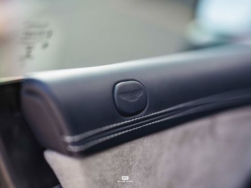 Used 2018 Aston Martin Vanquish S image 39