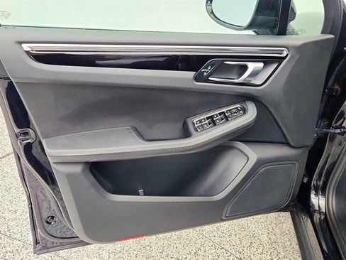 Used 2021 Porsche Macan image 11