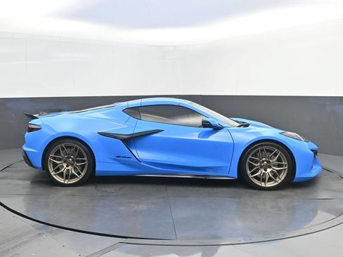 Used 2024 Chevrolet Corvette Z06 RWD image 8