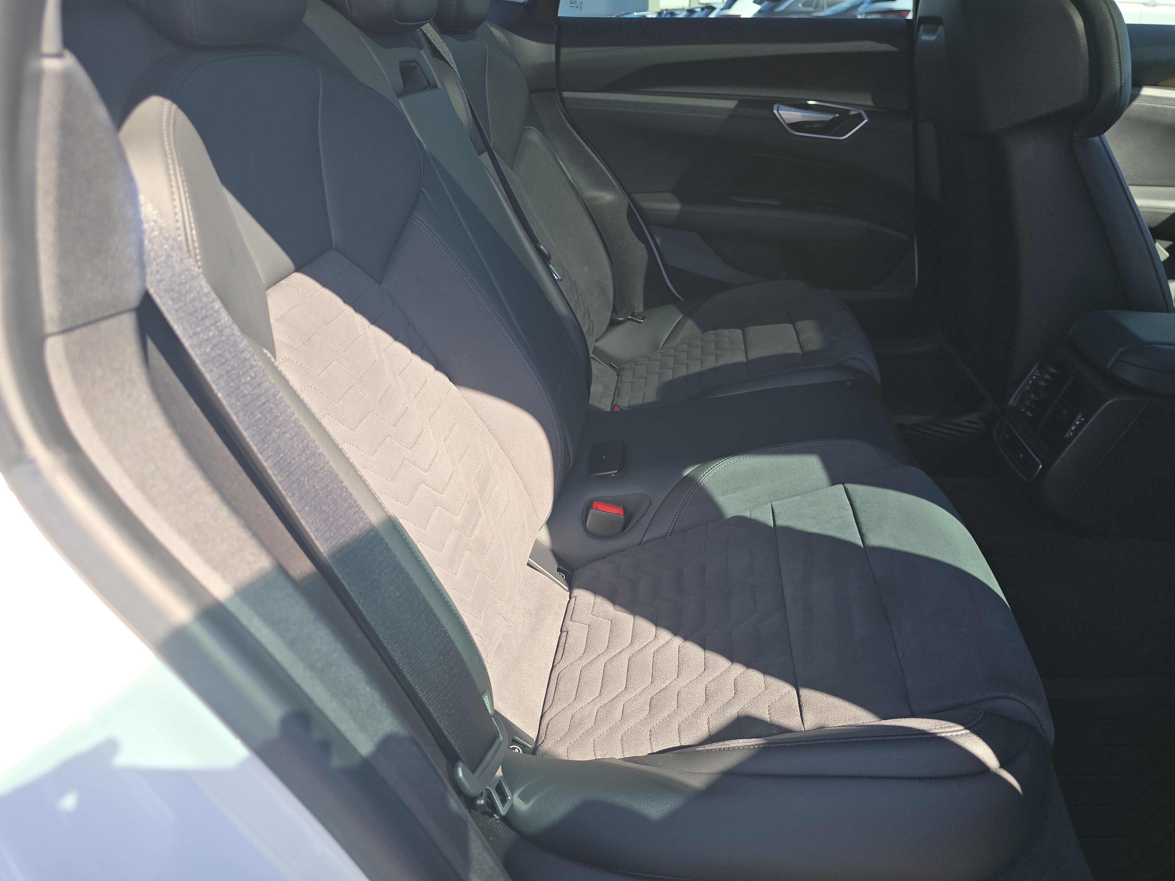 Certified 2022 Audi e-tron GT Premium Plus AWD/4WD image 18