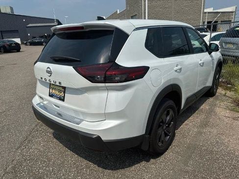 Certified 2026 Nissan Rogue SV FWD image 3