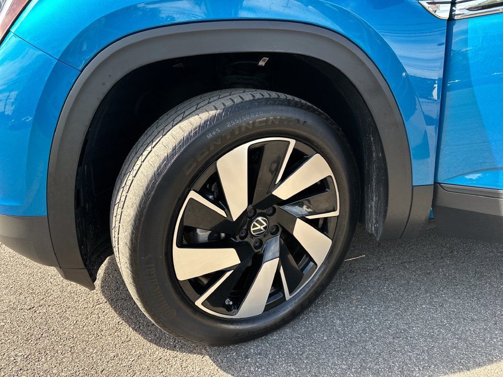 Certified 2024 Volkswagen Atlas Cross Sport SE AWD/4WD image 7