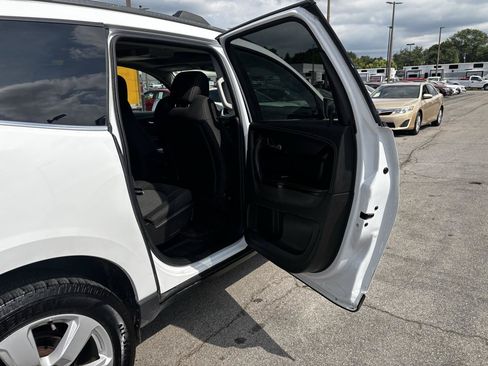 Used 2017 Chevrolet Traverse LT w/ Traveler's Package AWD/4WD image 11