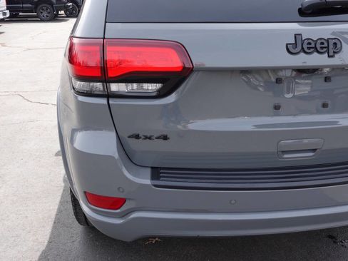 Used 2021 Jeep Grand Cherokee Laredo X image 12