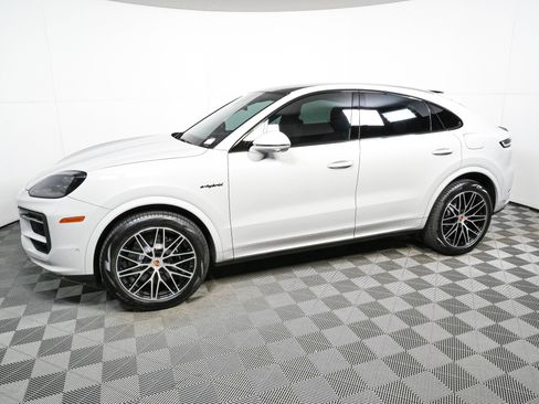 Certified 2026 Porsche Cayenne E-Hybrid Coupe AWD/4WD image 2